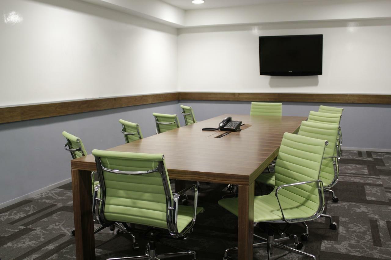 Casa Inn Premium Hotel Керетаро Экстерьер фото A meeting room at the University of Westminster