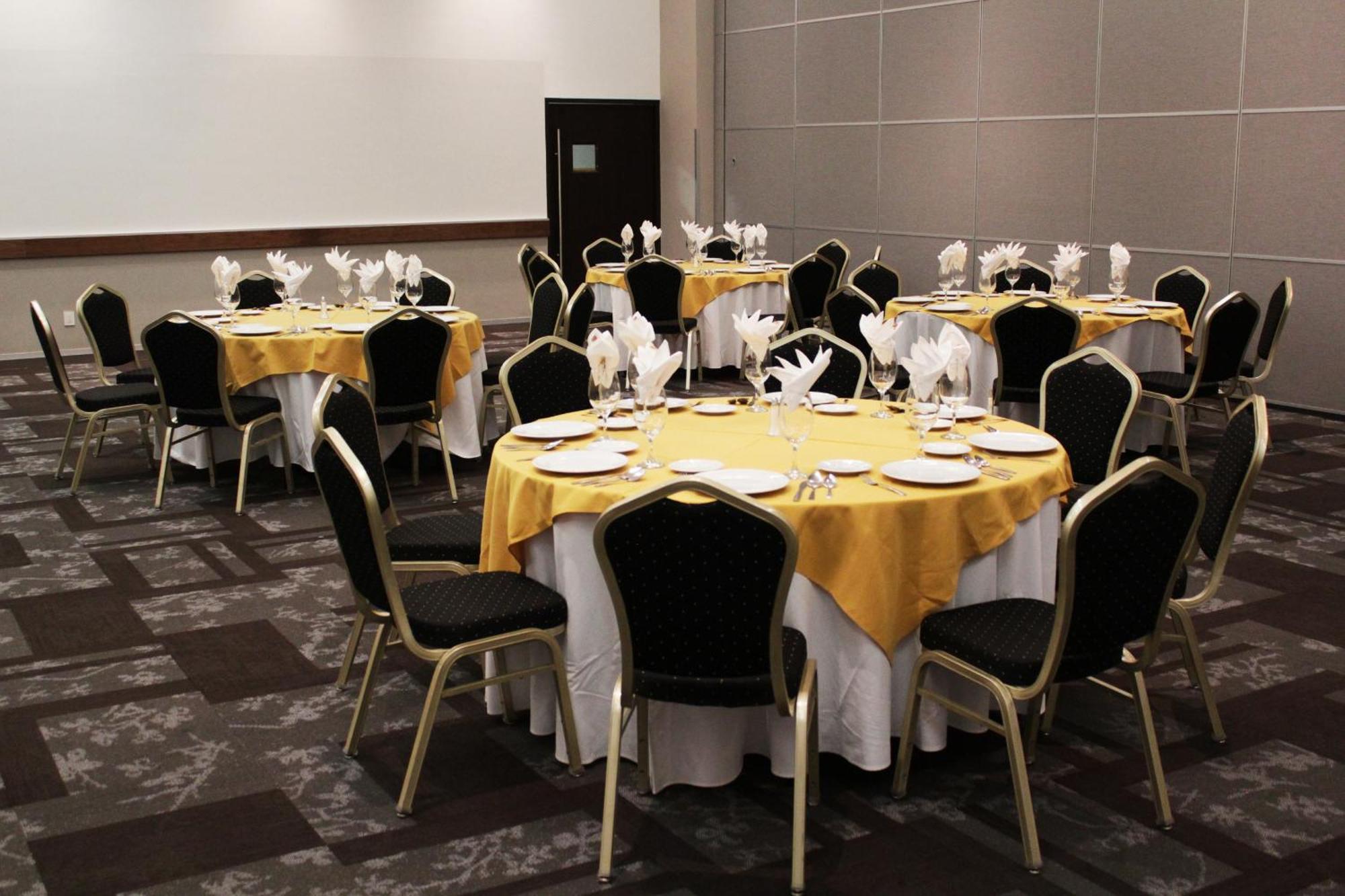 Casa Inn Premium Hotel Керетаро Экстерьер фото Banquet Hall