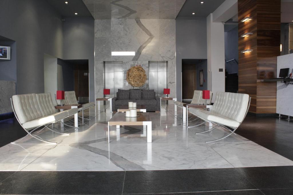 Casa Inn Premium Hotel Керетаро Экстерьер фото The lobby of the hotel