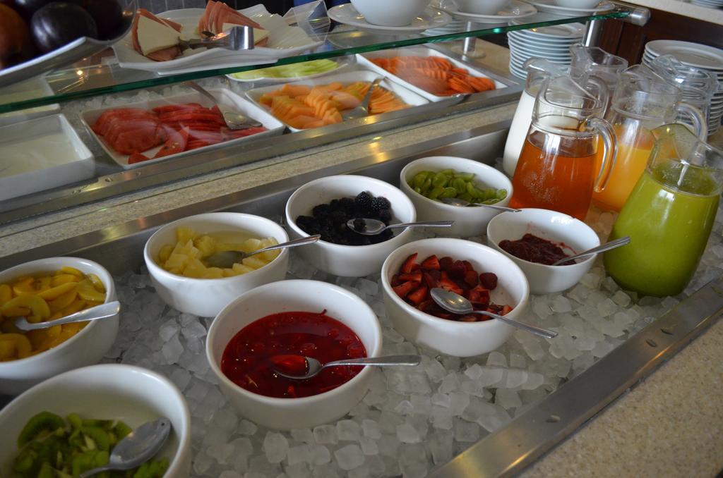 Casa Inn Premium Hotel Керетаро Экстерьер фото Fruit salad