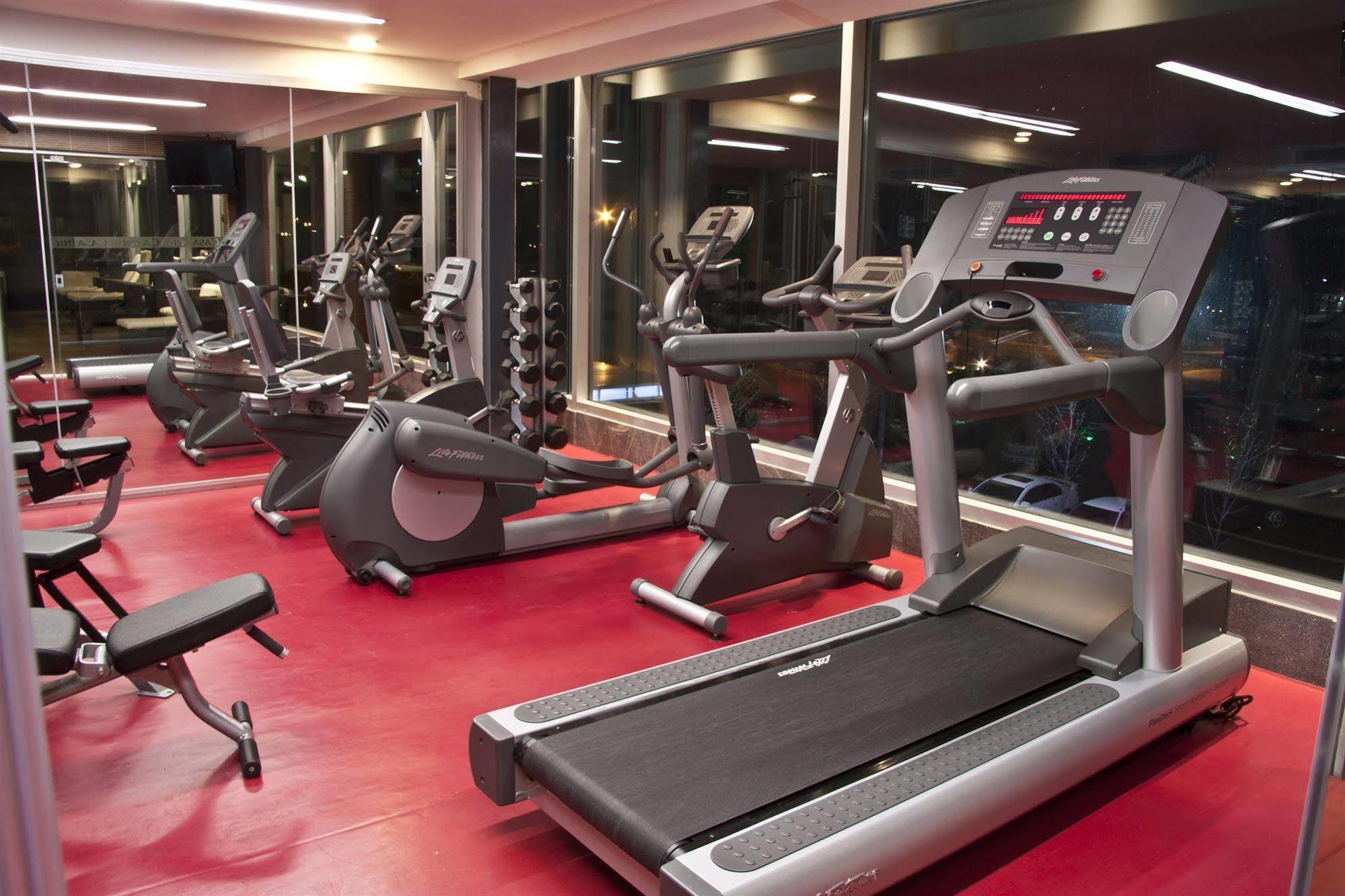 Casa Inn Premium Hotel Керетаро Экстерьер фото A treadmill