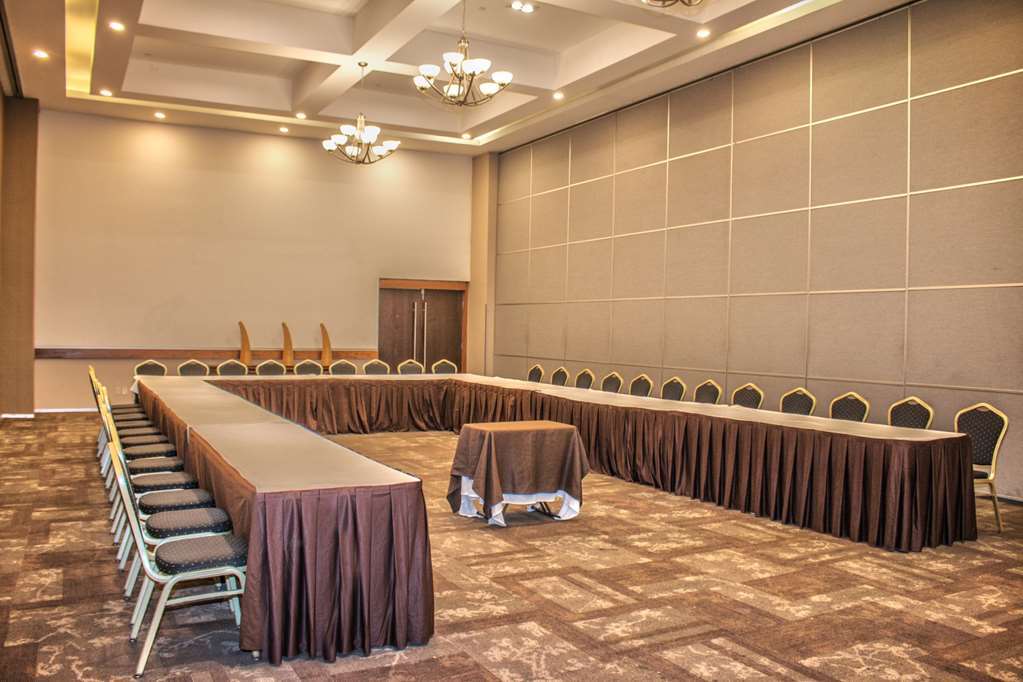 Casa Inn Premium Hotel Керетаро Удобства фото Meeting room
