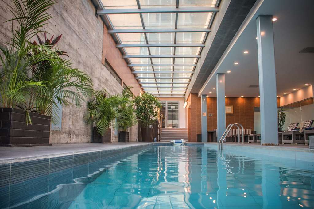 Casa Inn Premium Hotel Керетаро Удобства фото The swimming pool at the hotel
